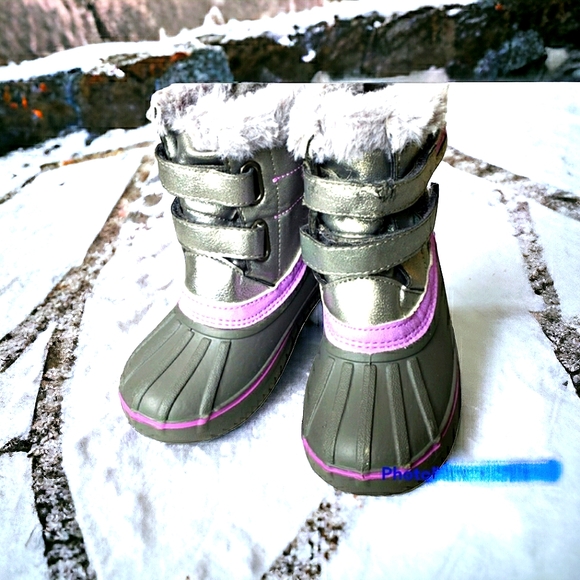 London Fog LFK Totty 13 Months Lavender Sparkle NWOT * Minor Flaw Snow Booties - Picture 2 of 14